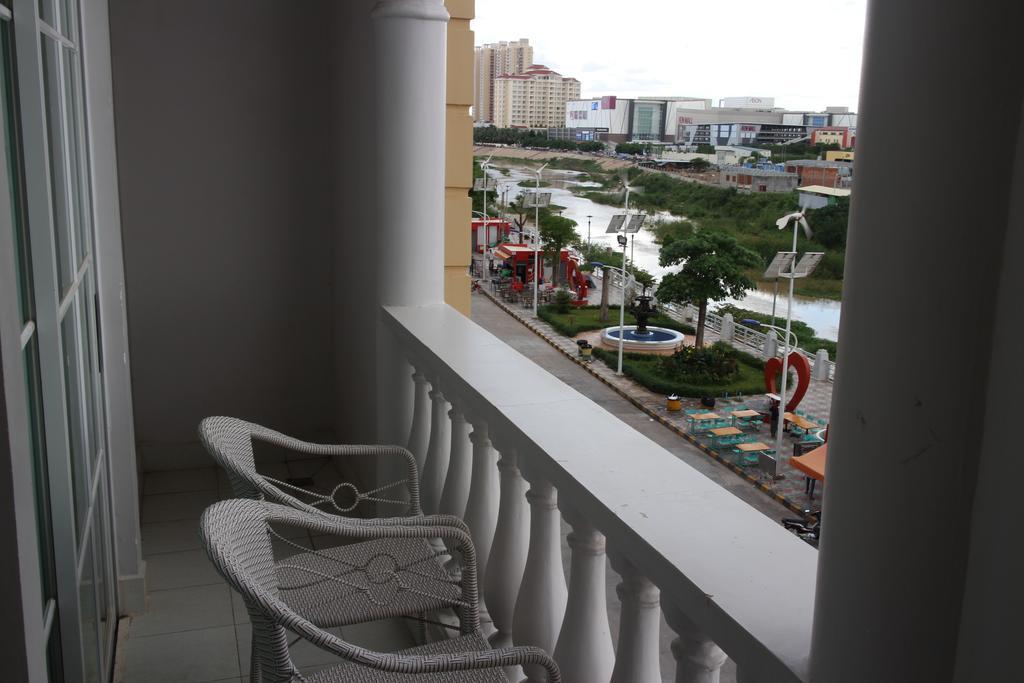 K9 Riverside Hotel Phnom Penh Extérieur photo