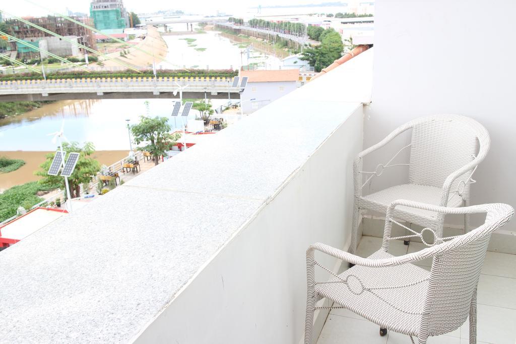 K9 Riverside Hotel Phnom Penh Extérieur photo