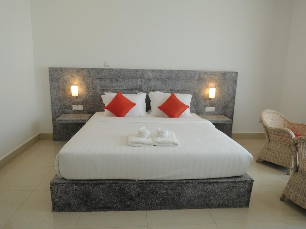 K9 Riverside Hotel Phnom Penh Extérieur photo