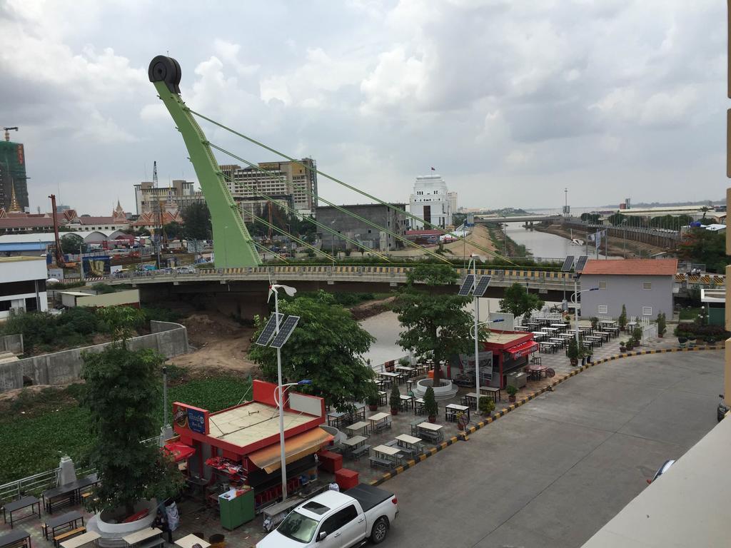 K9 Riverside Hotel Phnom Penh Extérieur photo