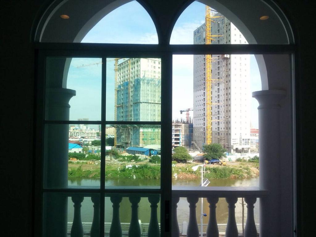 K9 Riverside Hotel Phnom Penh Extérieur photo