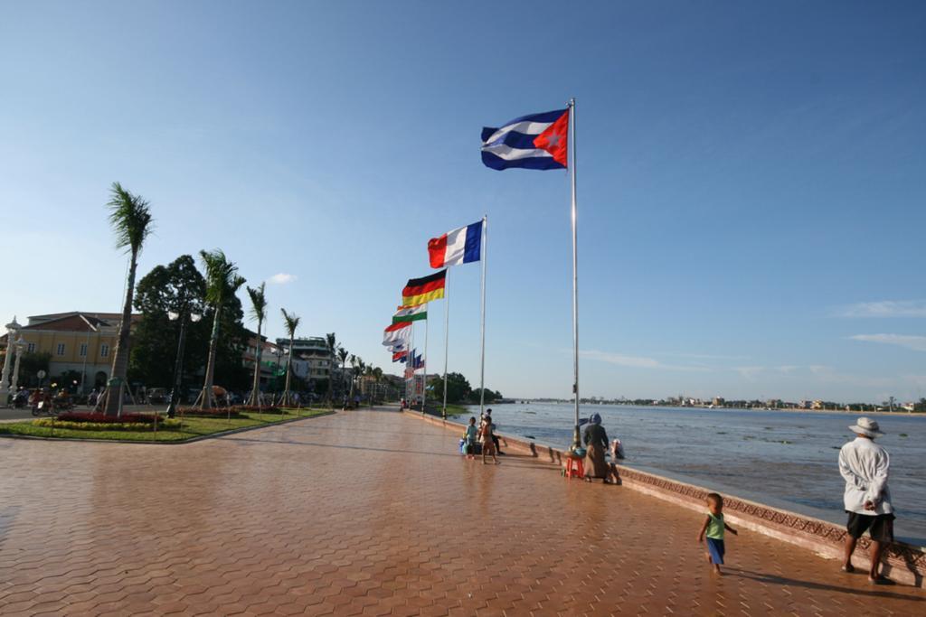 K9 Riverside Hotel Phnom Penh Extérieur photo